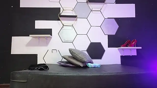 Snapshot of alondrabigtits chatting on 10, 9, 2025 alondrabigtits online show from 10, 9, 2025