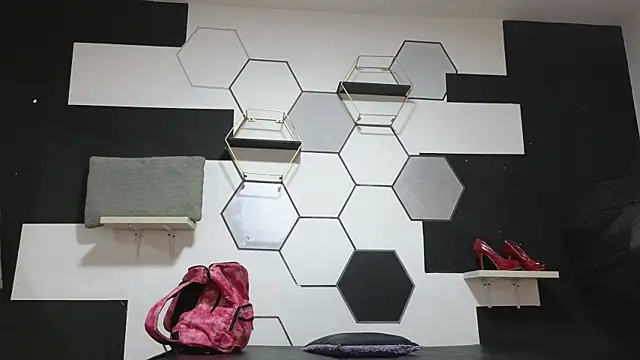 Snapshot of alondrabigtits chatting on 14, 9, 2025 alondrabigtits online show from 14, 9, 2025