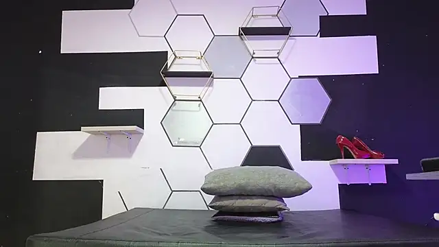 Snapshot of alondrabigtits chatting on 18, 9, 2025 alondrabigtits online show from 18, 9, 2025