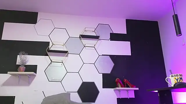 Snapshot of alondrabigtits chatting on 22, 9, 2025 alondrabigtits online show from 22, 9, 2025