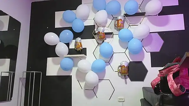 Snapshot of alondrabigtits chatting on 30, 9, 2025 alondrabigtits online show from 30, 9, 2025