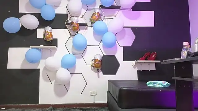 Snapshot of alondrabigtits chatting on 3, 10, 2025 alondrabigtits online show from 3, 10, 2025