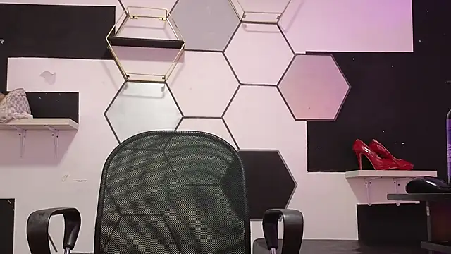 Snapshot of alondrabigtits chatting on 17, 10, 2025 alondrabigtits online show from 17, 10, 2025