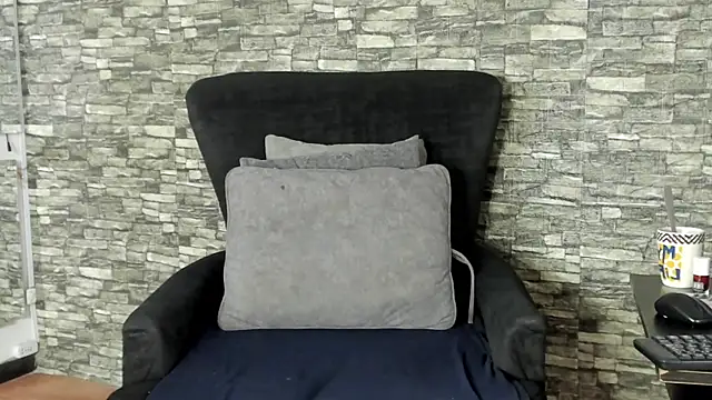 Snapshot of alondrabigtits chatting on 20, 11, 2025 alondrabigtits online show from 20, 11, 2025