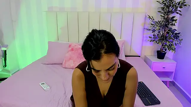 Ada Monroe10 online show from 13, 1, 2025