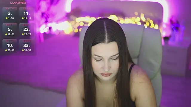 OneLaya online show from 4, 10, 2025