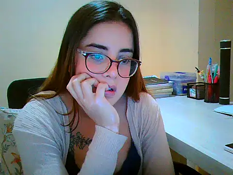 Snapshot of maliamiller chatting on 8, 11, 2025 maliamiller online show from 8, 11, 2025