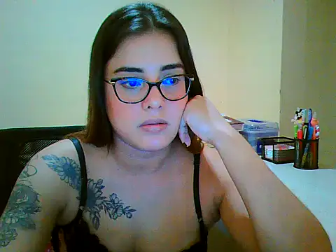 Snapshot of maliamiller chatting on 24, 2, 2026 maliamiller online show from 24, 2, 2026