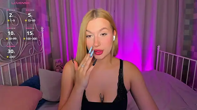 Emma  Leee online show from 7, 11, 2025