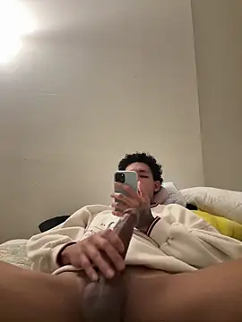 Snapshot of estrellaalvear chatting on 10, 11, 2025 estrellaalvear online show from 10, 11, 2025