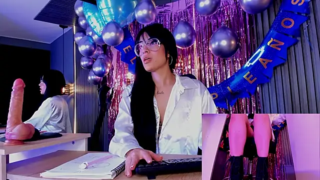 Snapshot of aura-baker chatting on 8, 3, 2025 aura-baker online show from 8, 3, 2025