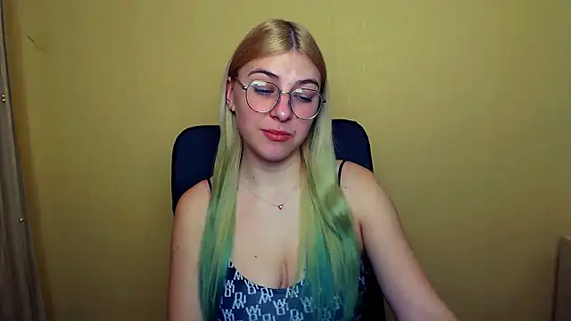 Luna Lush  online show from 8, 1, 2025