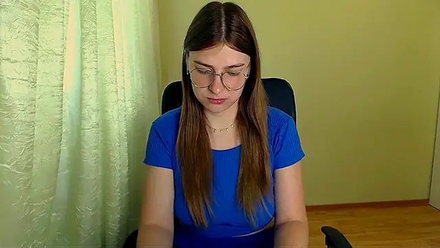 Snapshot of Luna_Lush_ chatting on 5, 7, 2026 Luna Lush online show from 5, 7, 2026