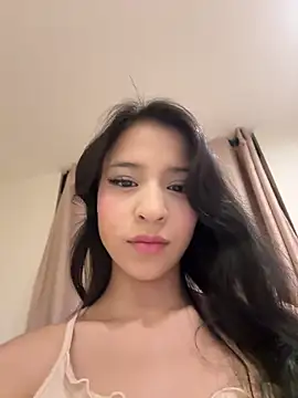 Snapshot of Sarah_cam06 chatting on 7, 5, 2026 Sarah cam06 online show from 7, 5, 2026