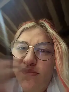 SophiaWeestt99 online show from 22, 10, 2025