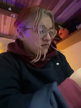 SophiaWeestt99 online show from 5, 2, 2026