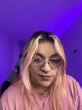 Snapshot of SophiaWeestt99 chatting on 17, 7, 2026 SophiaWeestt99 online show from 17, 7, 2026
