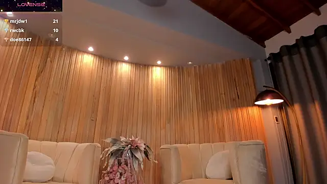 Snapshot of RebeccaHudson chatting on 5, 2, 2025 RebeccaHudson online show from 5, 2, 2025