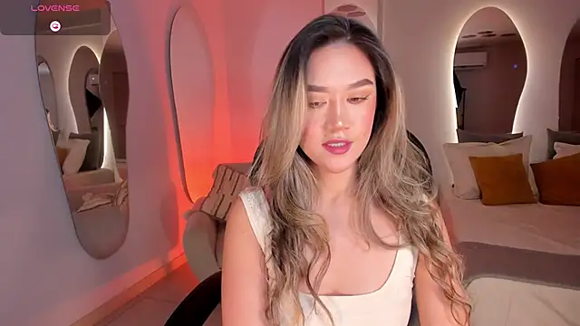 Snapshot of RebeccaHudson chatting on 2, 3, 2025 RebeccaHudson online show from 2, 3, 2025