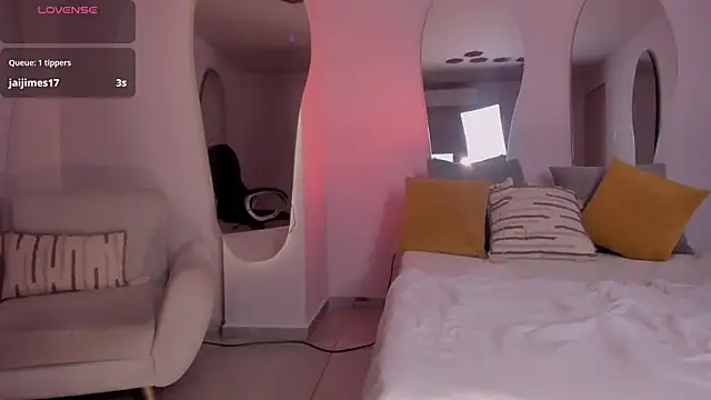 Snapshot of RebeccaHudson chatting on 7, 3, 2025 RebeccaHudson online show from 7, 3, 2025