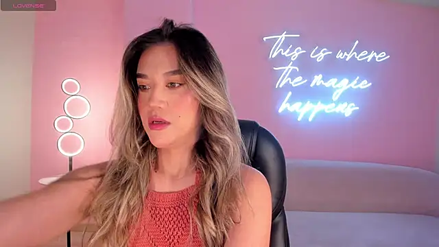 Snapshot of RebeccaHudson chatting on 12, 3, 2025 RebeccaHudson online show from 12, 3, 2025