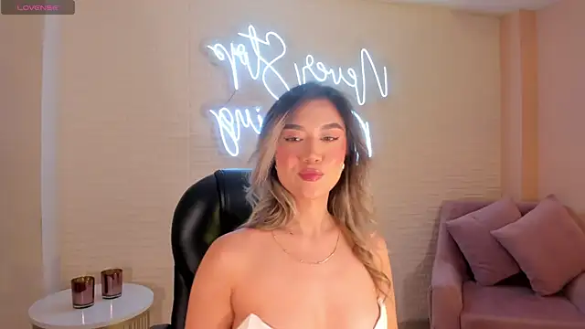 Snapshot of RebeccaHudson chatting on 21, 3, 2025 RebeccaHudson online show from 21, 3, 2025