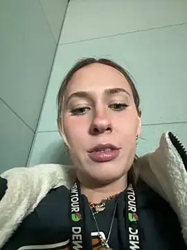 Snapshot of M1ssyk1ssy chatting on 3, 2, 2025 M1ssyk1ssy online show from 3, 2, 2025