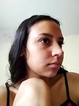 Snapshot of emma_ambar chatting on 3, 10, 2025 emma ambar online show from 3, 10, 2025