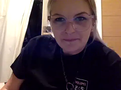 Snapshot of vanillesoumise chatting on 14, 9, 2025 vanillesoumise online show from 14, 9, 2025