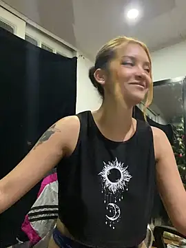 Snapshot of baby_lizy chatting on 5, 1, 2025 baby lizy online show from 5, 1, 2025