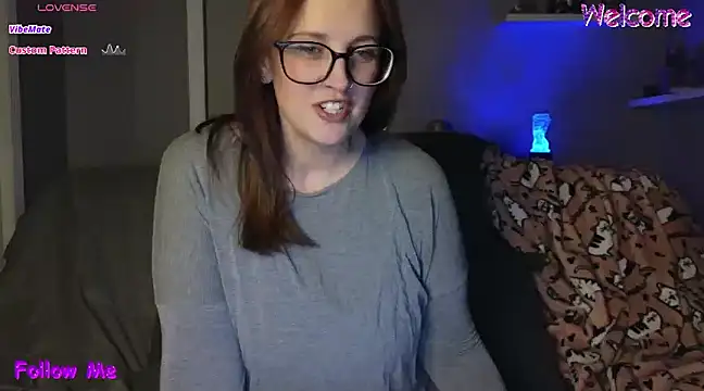 TheBustyHouseWife online show from 4, 3, 2025