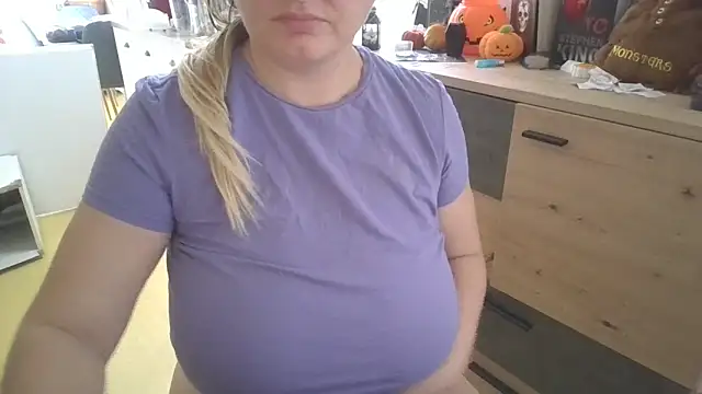 Snapshot of Meliss_Official9 chatting on 24, 10, 2025 Meliss Official9 online show from 24, 10, 2025