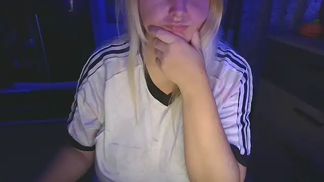 Snapshot of Meliss_Official9 chatting on 28, 10, 2025 Meliss Official9 online show from 28, 10, 2025