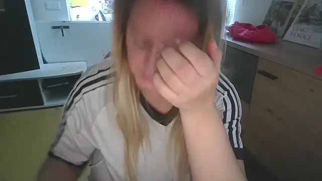 Snapshot of Meliss_Official9 chatting on 25, 11, 2025 Meliss Official9 online show from 25, 11, 2025