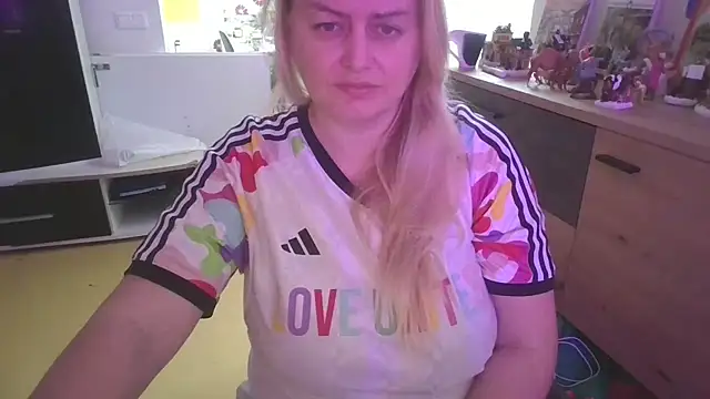 Meliss Official9 online show from 3, 12, 2025