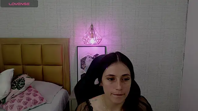 Snapshot of MAGNOLEROY chatting on 18, 1, 2025 MAGNOLEROY online show from 18, 1, 2025