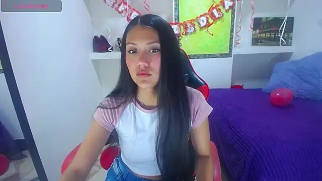 Snapshot of Catalehia_Milk chatting on 17, 2, 2025 Catalehia Milk online show from 17, 2, 2025