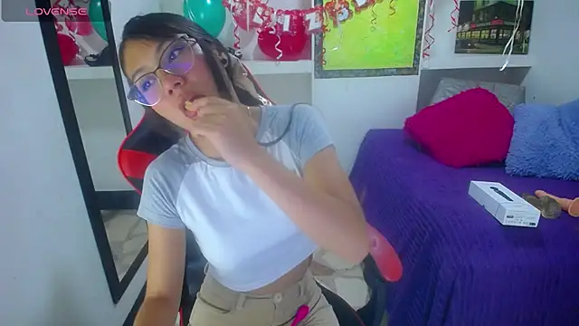 Snapshot of Catalehia_Milk chatting on 20, 2, 2025 Catalehia Milk online show from 20, 2, 2025