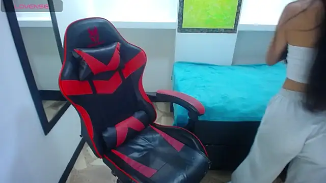 Snapshot of Catalehia_Milk chatting on 26, 2, 2025 Catalehia Milk online show from 26, 2, 2025