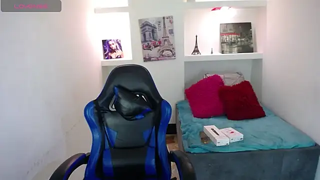 Snapshot of Catalehia_Milk chatting on 8, 11, 2025 Catalehia Milk online show from 8, 11, 2025