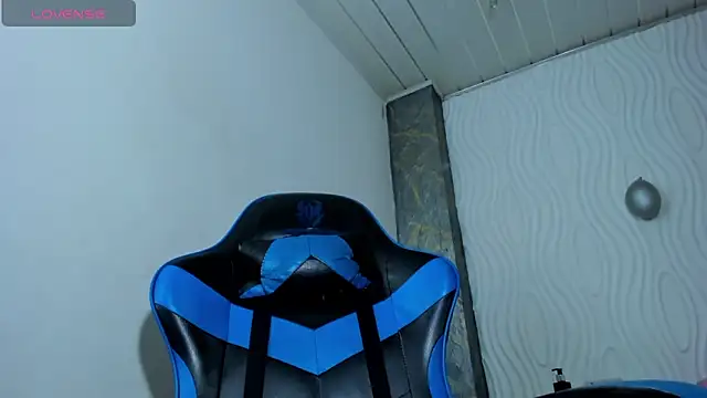 Snapshot of Catalehia_Milk chatting on 4, 12, 2025 Catalehia Milk online show from 4, 12, 2025