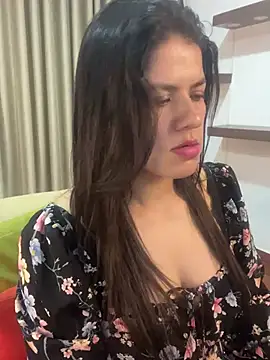 Alice Biel online show from 6, 3, 2025