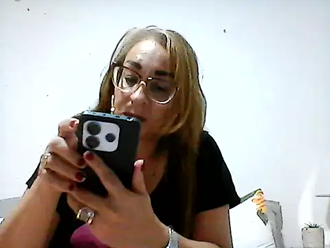 Snapshot of karlabarrera chatting on 15, 9, 2025 karlabarrera online show from 15, 9, 2025