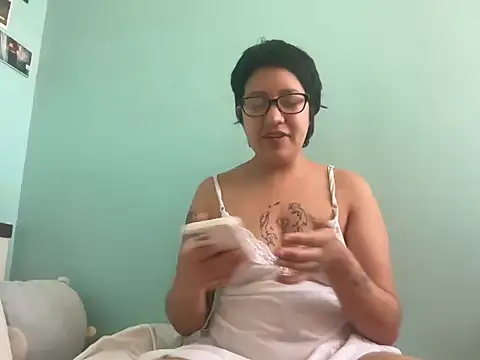 Snapshot of bbymadokaa chatting on 5, 12, 2025 bbymadokaa online show from 5, 12, 2025