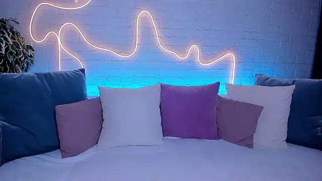 Snapshot of rossy_babe_ chatting on 14, 10, 2025 rossy babe online show from 14, 10, 2025