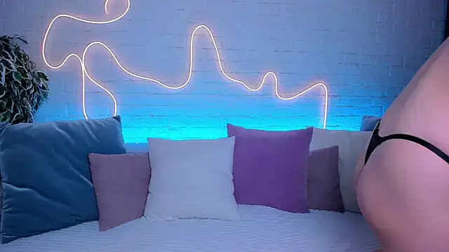 Snapshot of rossy_babe_ chatting on 28, 10, 2025 rossy babe online show from 28, 10, 2025