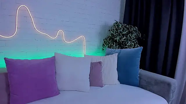 Snapshot of rossy_babe_ chatting on 2, 12, 2025 rossy babe online show from 2, 12, 2025