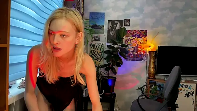 Snapshot of Evvie_Summn1 chatting on 23, 2, 2025 Evvie Summn1 online show from 23, 2, 2025