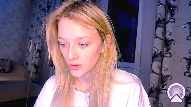 Snapshot of Evvie_Summn1 chatting on 2, 3, 2025 Evvie Summn1 online show from 2, 3, 2025