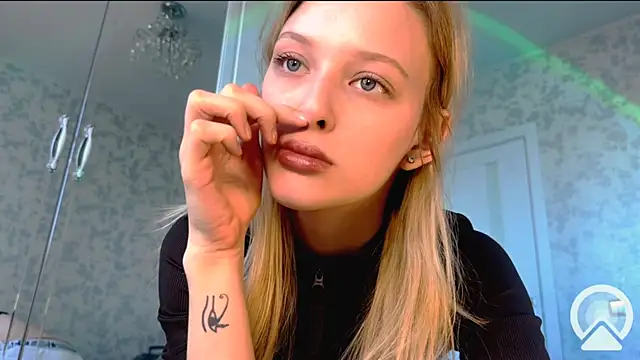 Snapshot of Evvie_Summn1 chatting on 22, 3, 2025 Evvie Summn1 online show from 22, 3, 2025